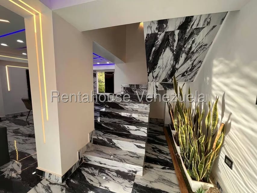 Apartamento (Duplex) en Venta en El Cigarral, Distrito Metropolitano - 33