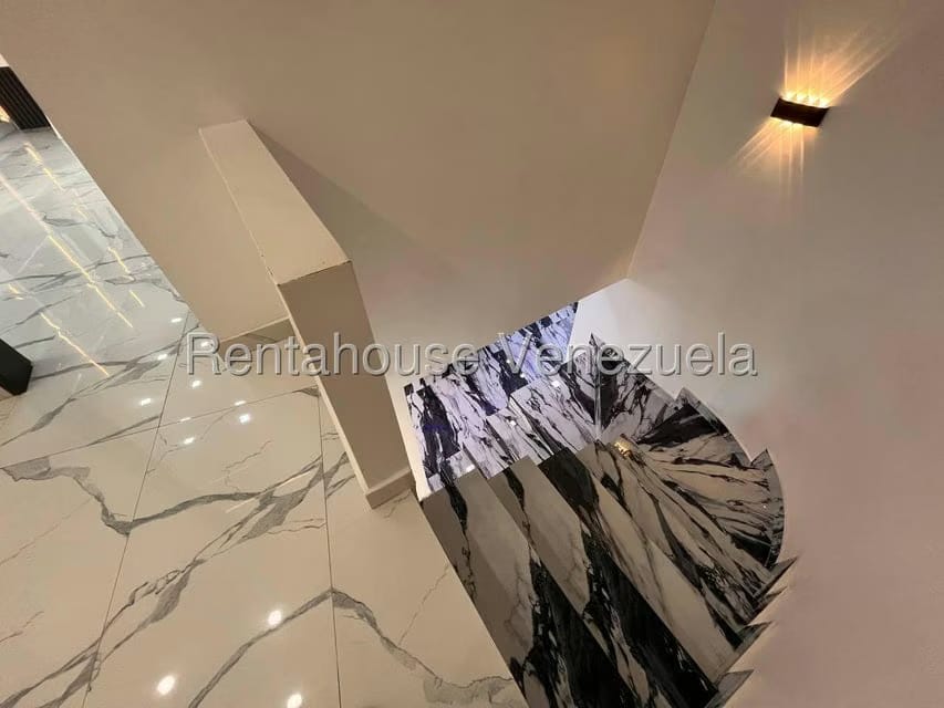 Apartamento (Duplex) en Venta en El Cigarral, Distrito Metropolitano - 36