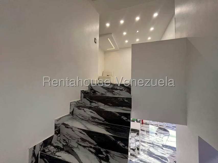 Apartamento (Duplex) en Venta en El Cigarral, Distrito Metropolitano - 37