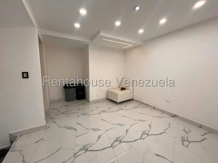 Apartamento (Duplex) en Venta en El Cigarral, Distrito Metropolitano - 38