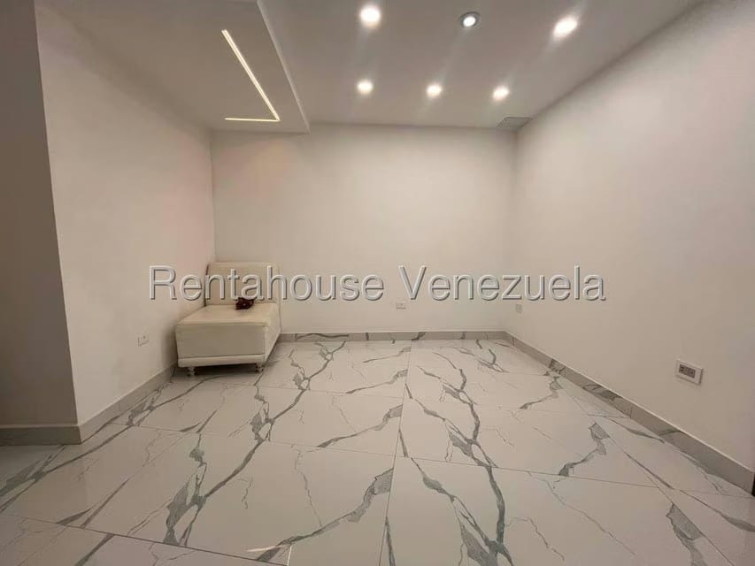 Apartamento (Duplex) en Venta en El Cigarral, Distrito Metropolitano - 39