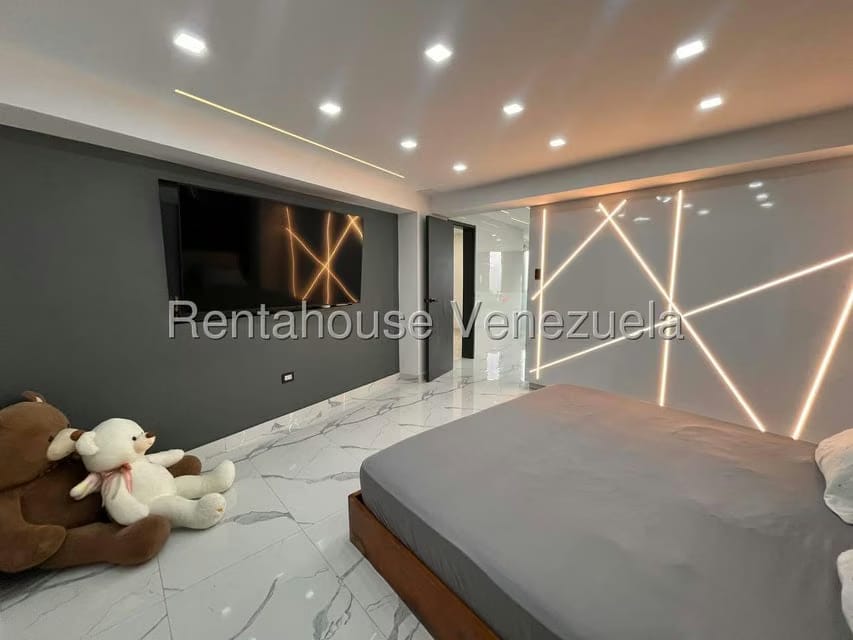 Apartamento (Duplex) en Venta en El Cigarral, Distrito Metropolitano - 42