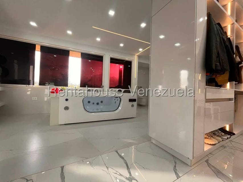 Apartamento (Duplex) en Venta en El Cigarral, Distrito Metropolitano - 47