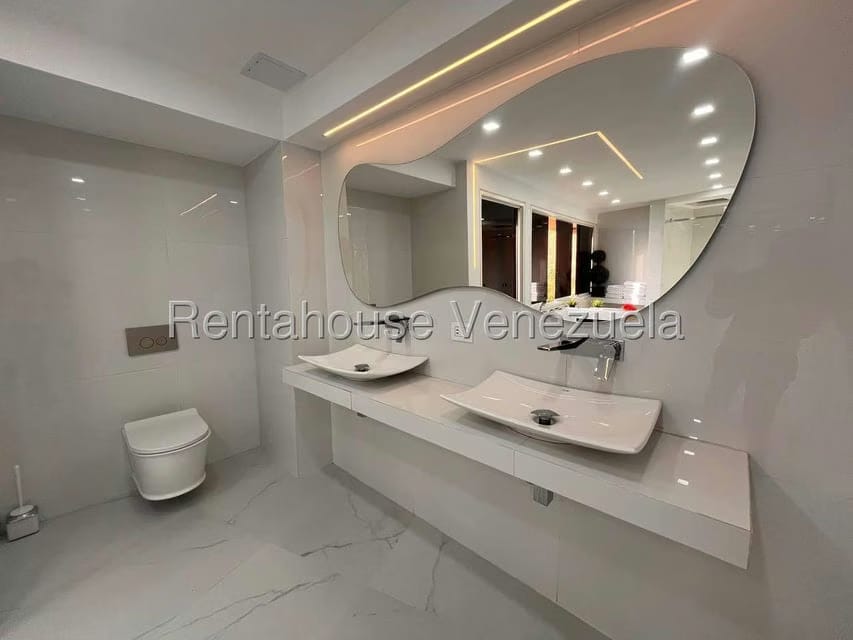 Apartamento (Duplex) en Venta en El Cigarral, Distrito Metropolitano - 49