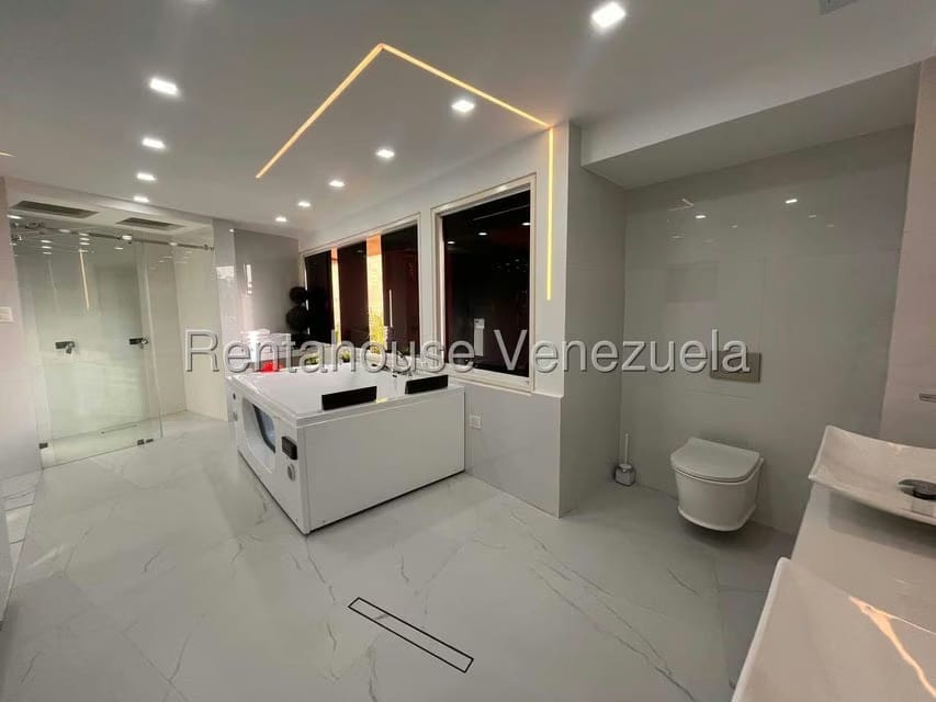 Apartamento (Duplex) en Venta en El Cigarral, Distrito Metropolitano - 50