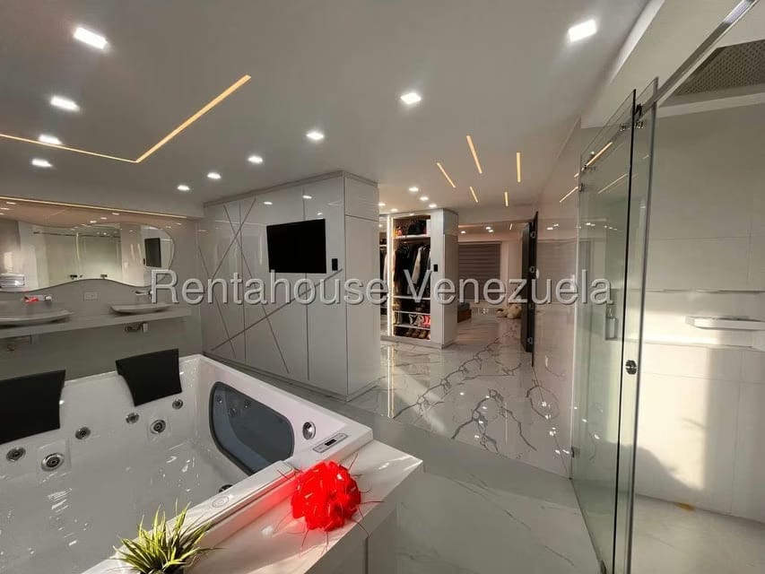 Apartamento (Duplex) en Venta en El Cigarral, Distrito Metropolitano - 52
