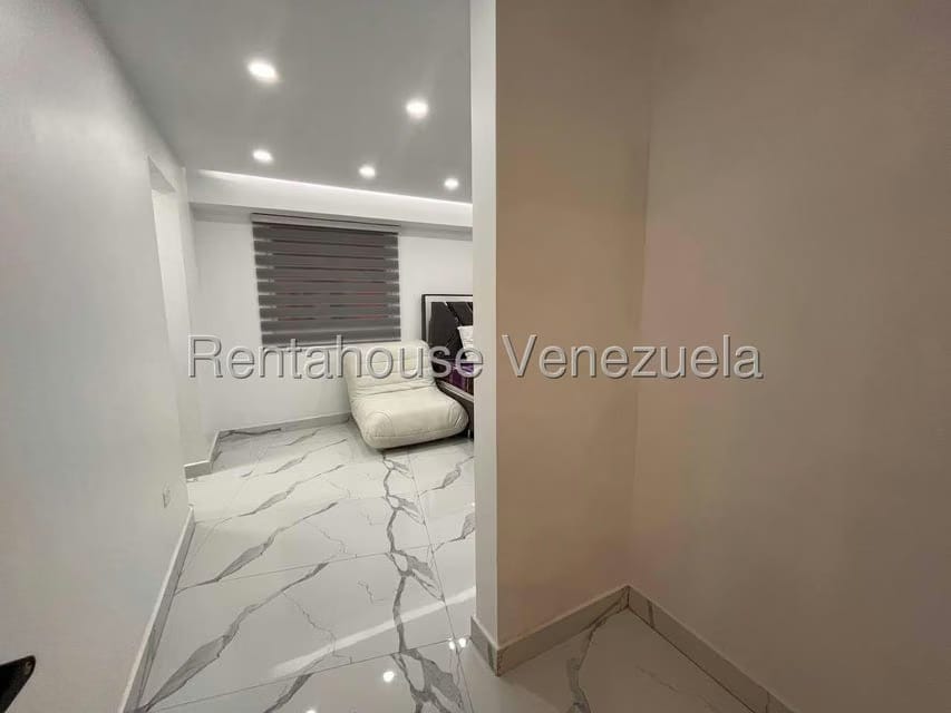 Apartamento (Duplex) en Venta en El Cigarral, Distrito Metropolitano - 53