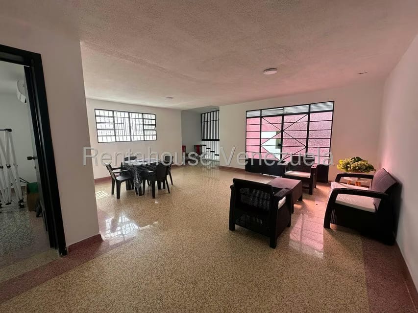 Comercial (Local Comercial) en Alquiler en Santa Monica, Distrito Metropolitano - 14