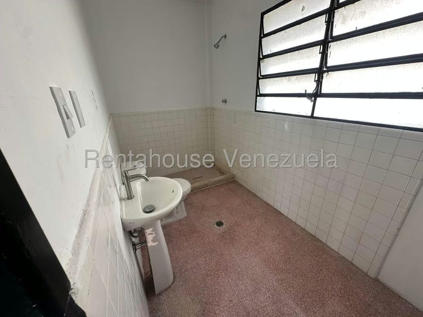 Comercial (Local Comercial) en Alquiler en Santa Monica, Distrito Metropolitano - 23