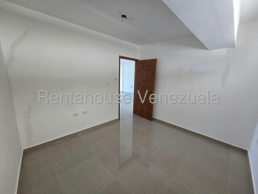 Apartamento (1 Nivel) en Venta en Agua Sal, Miranda - 12