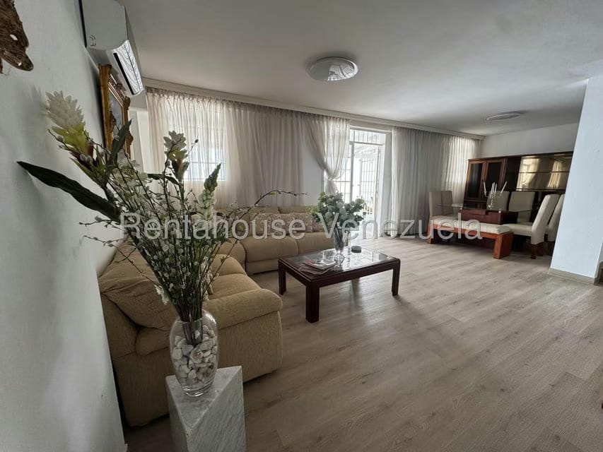 Casa (Duplex) en Venta en Santa Ines, Distrito Metropolitano - 2