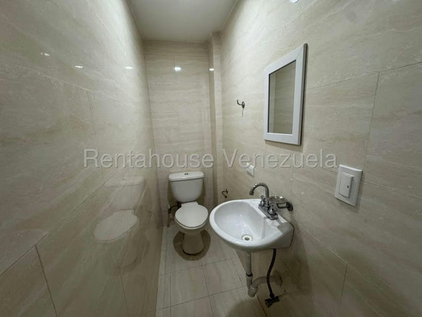 Casa (Duplex) en Venta en Santa Ines, Distrito Metropolitano - 24