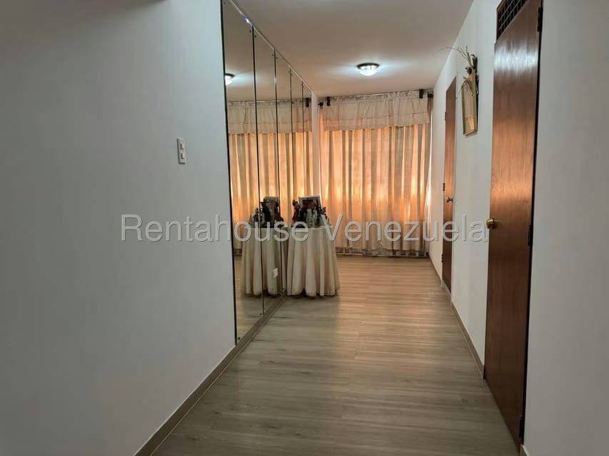 Casa (Duplex) en Venta en Santa Ines, Distrito Metropolitano - 28