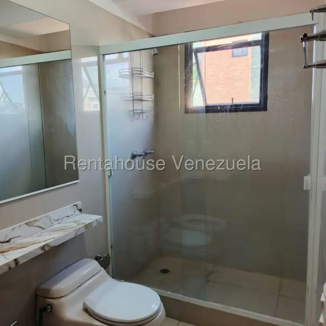Apartamento (1 Nivel) en Alquiler en El Rosal, Distrito Metropolitano - 11