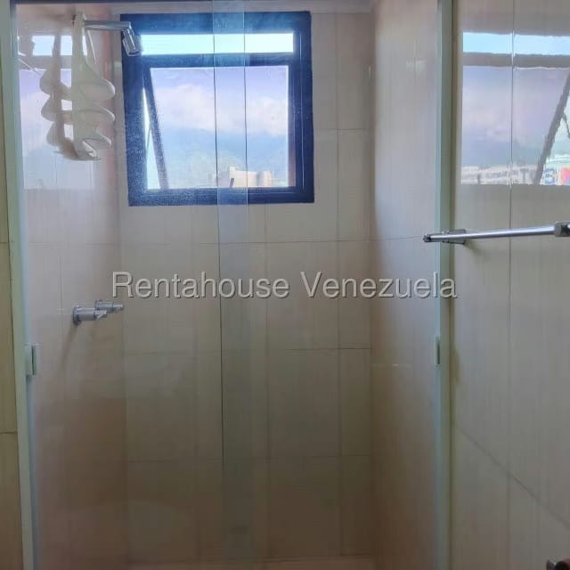 Apartamento (1 Nivel) en Alquiler en El Rosal, Distrito Metropolitano - 12