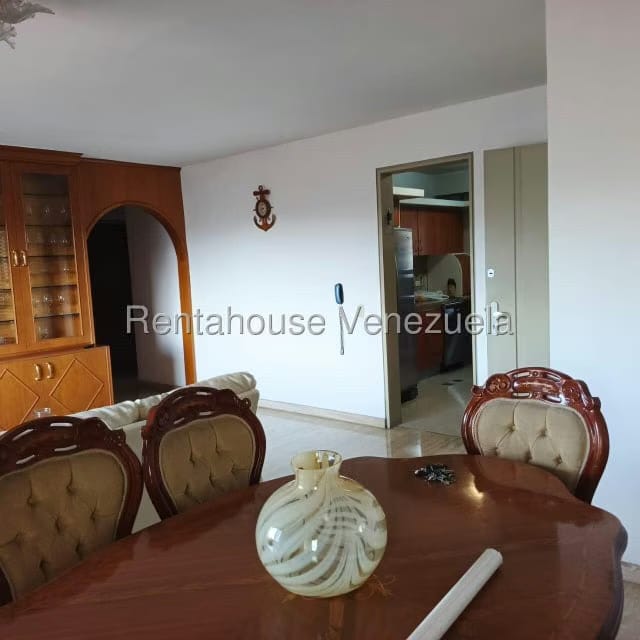 Apartamento (1 Nivel) en Alquiler en El Rosal, Distrito Metropolitano - 4