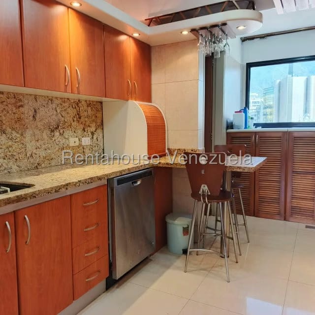 Apartamento (1 Nivel) en Alquiler en El Rosal, Distrito Metropolitano - 6
