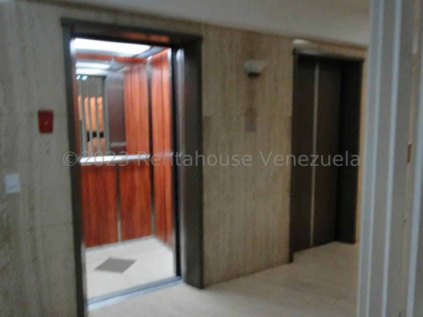 Apartamento (1 Nivel) en Venta en Cumbres de Curumo, Distrito Metropolitano - 31