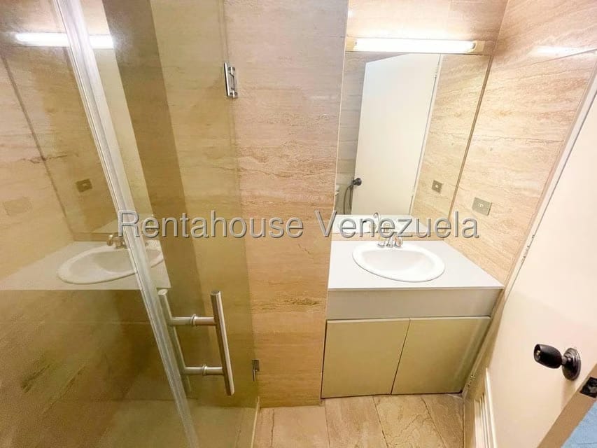 Apartamento (1 Nivel) en Alquiler en Campo Alegre, Distrito Metropolitano - 32