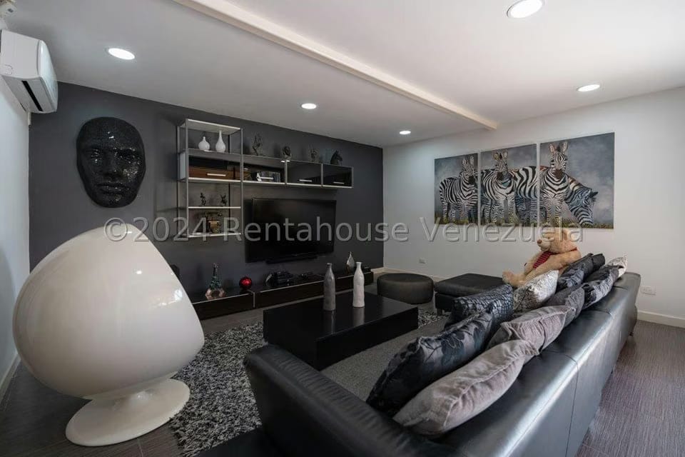 Casa (Multipes Niveles) en Venta en La Escondida, Distrito Metropolitano - 41