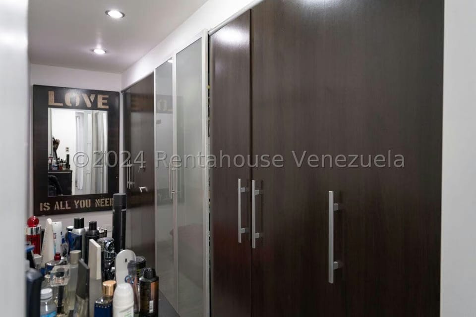 Casa (Multipes Niveles) en Venta en La Escondida, Distrito Metropolitano - 50