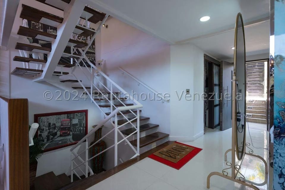 Casa (Multipes Niveles) en Venta en La Escondida, Distrito Metropolitano - 7