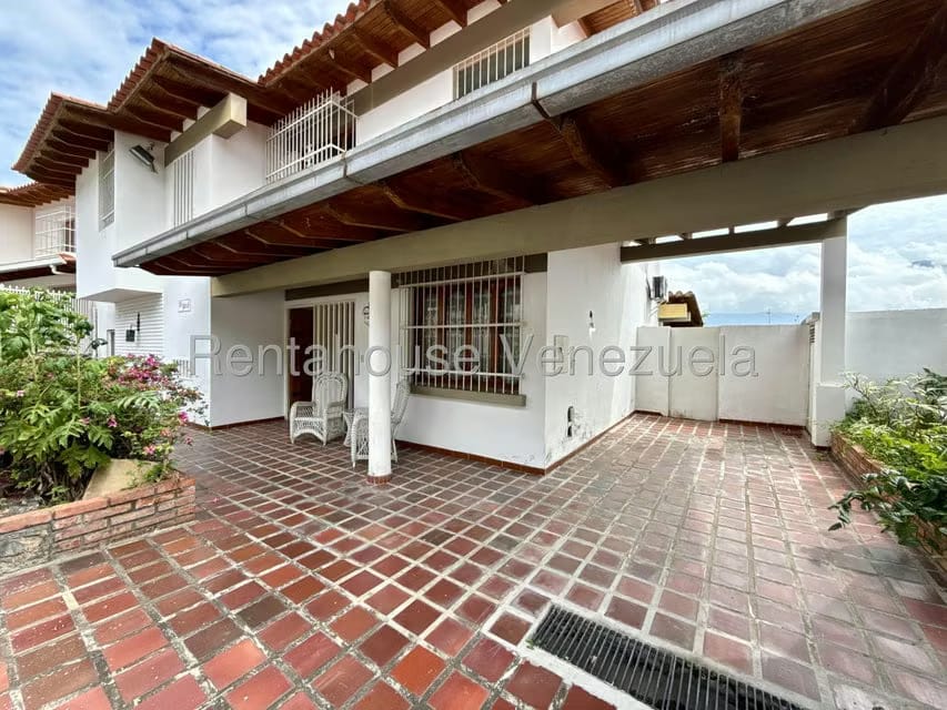 Casa (Multipes Niveles) en Venta en Santa Paula, Distrito Metropolitano - 2