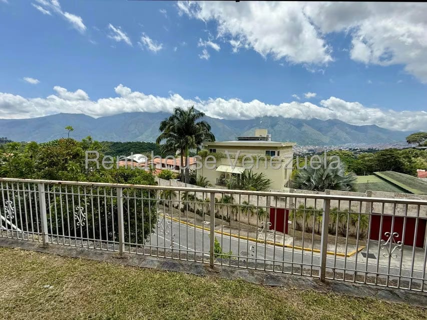 Casa (Multipes Niveles) en Venta en Santa Paula, Distrito Metropolitano - 11