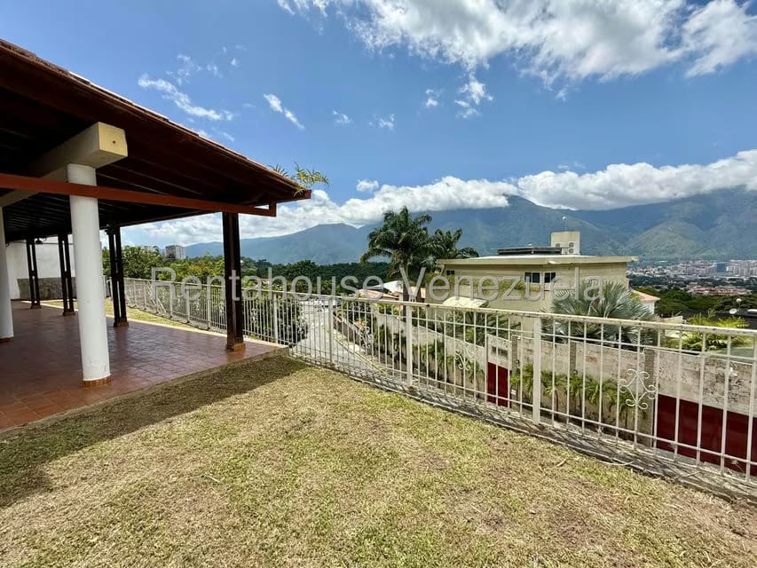 Casa (Multipes Niveles) en Venta en Santa Paula, Distrito Metropolitano - 16
