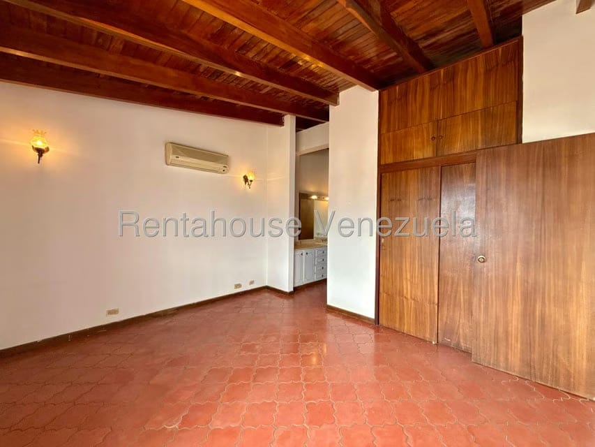 Casa (Multipes Niveles) en Venta en Santa Paula, Distrito Metropolitano - 40