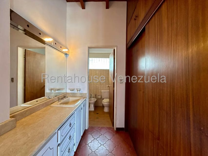 Casa (Multipes Niveles) en Venta en Santa Paula, Distrito Metropolitano - 41