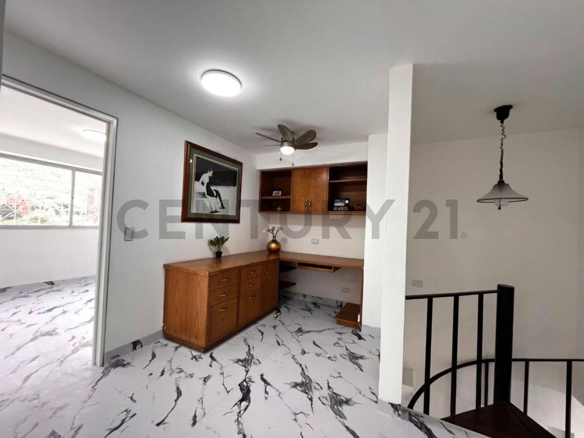 PH EN VENTA EN SEBUCAN, donde el Ávila y la ciudad se asoman en cada ventana - 13