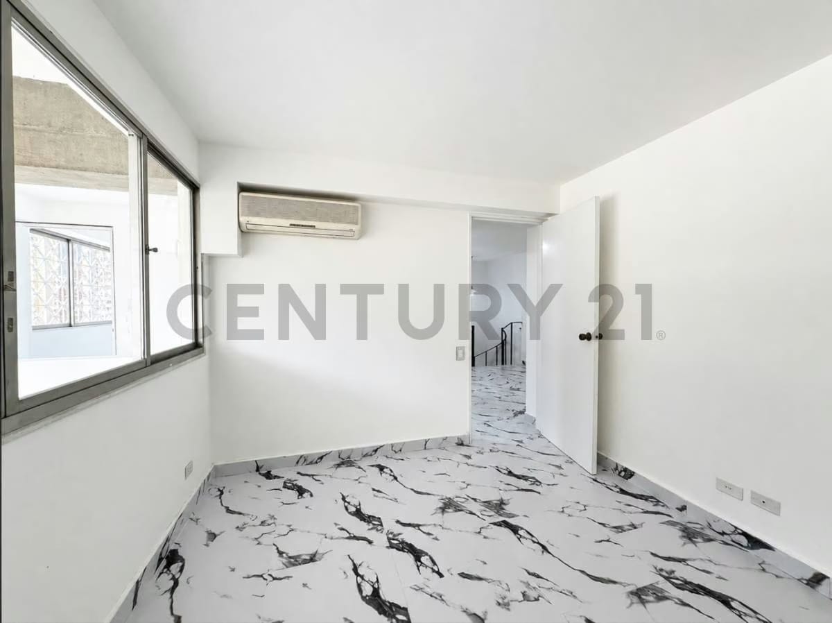 PH EN VENTA EN SEBUCAN, donde el Ávila y la ciudad se asoman en cada ventana - 14