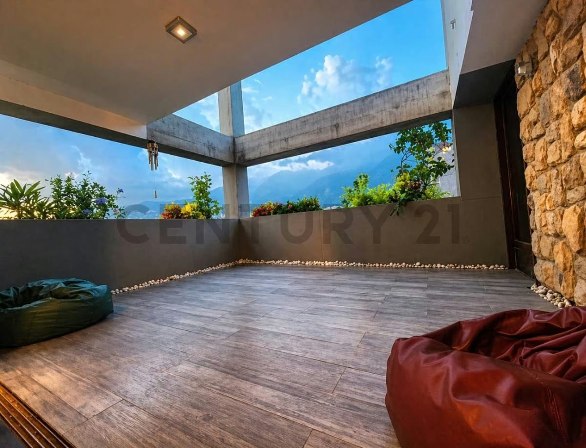 PH EN VENTA EN SEBUCAN, donde el Ávila y la ciudad se asoman en cada ventana - 4
