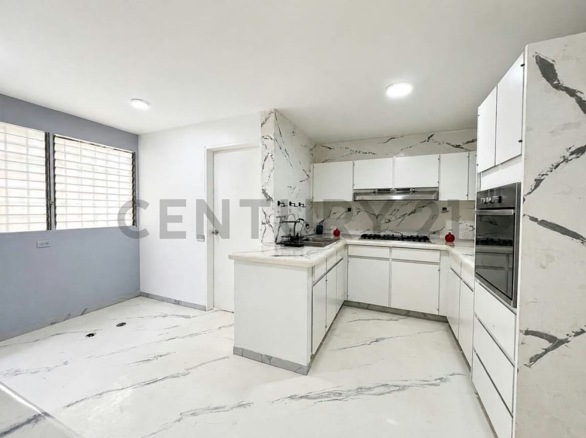 PH EN VENTA EN SEBUCAN, donde el Ávila y la ciudad se asoman en cada ventana - 8