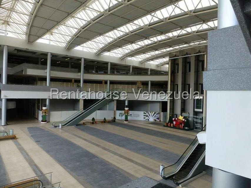 Comercial (Oficina) en Venta en Cerro Verde, Distrito Metropolitano - 6
