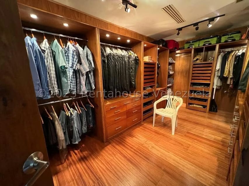 Casa (1 Nivel) en Venta en Prados del Este, Distrito Metropolitano - 13