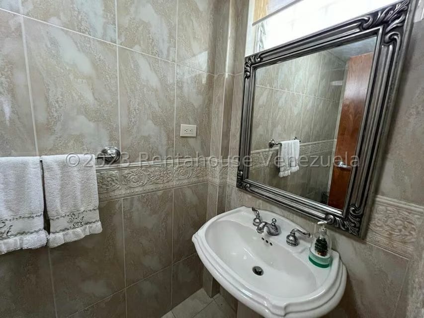 Casa (1 Nivel) en Venta en Prados del Este, Distrito Metropolitano - 20