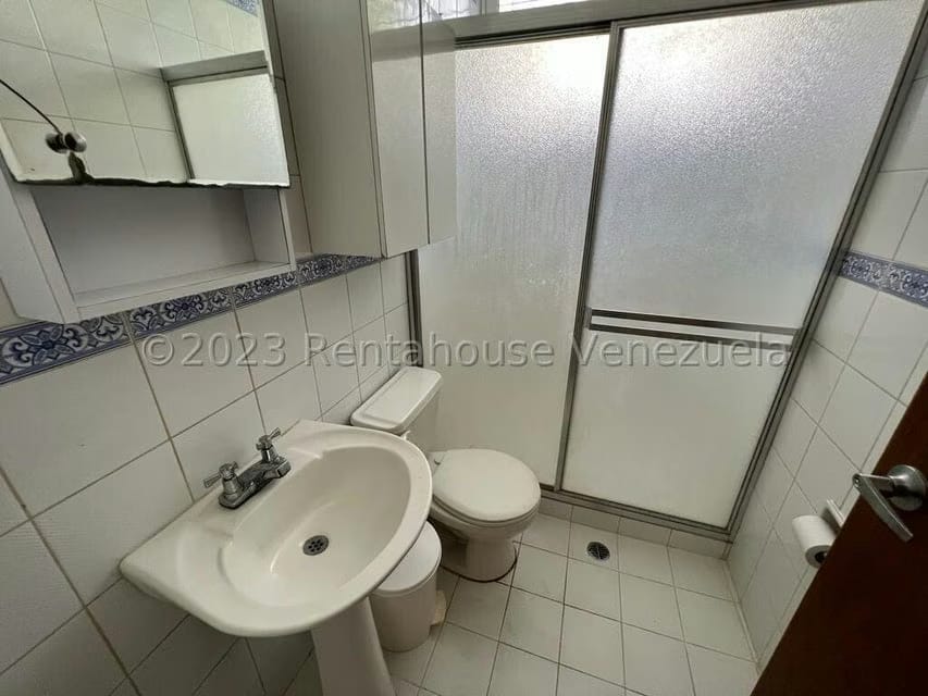 Casa (1 Nivel) en Venta en Prados del Este, Distrito Metropolitano - 43