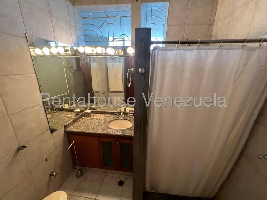 Casa (Duplex) en Venta en La Florida, Distrito Metropolitano - 21