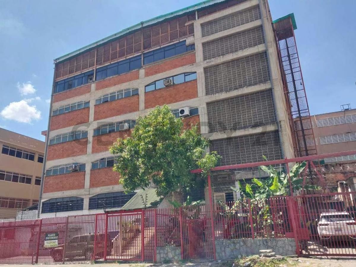 En Alquiler Amplio Galpón. Tu nuevo centro de operaciones, en La Urbina. Caracas