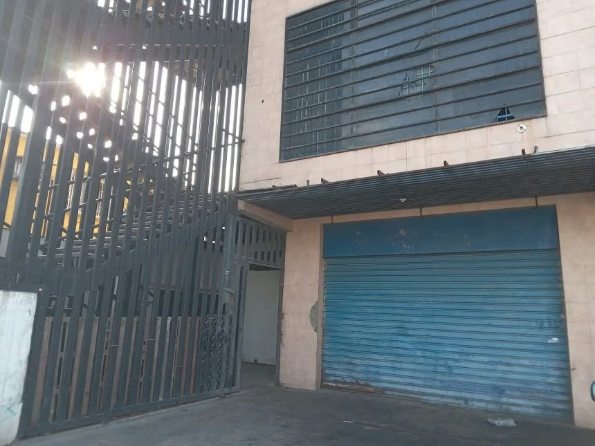 LOCAL COMERCIAL AV FUERZAS ARMADAS - 2