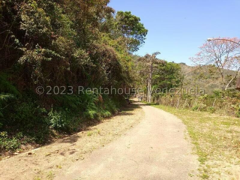 Terreno (Comercial) en Venta en Parque Caiza, Distrito Metropolitano - 2