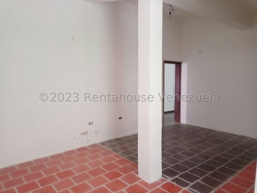Terreno (Comercial) en Venta en Parque Caiza, Distrito Metropolitano - 11