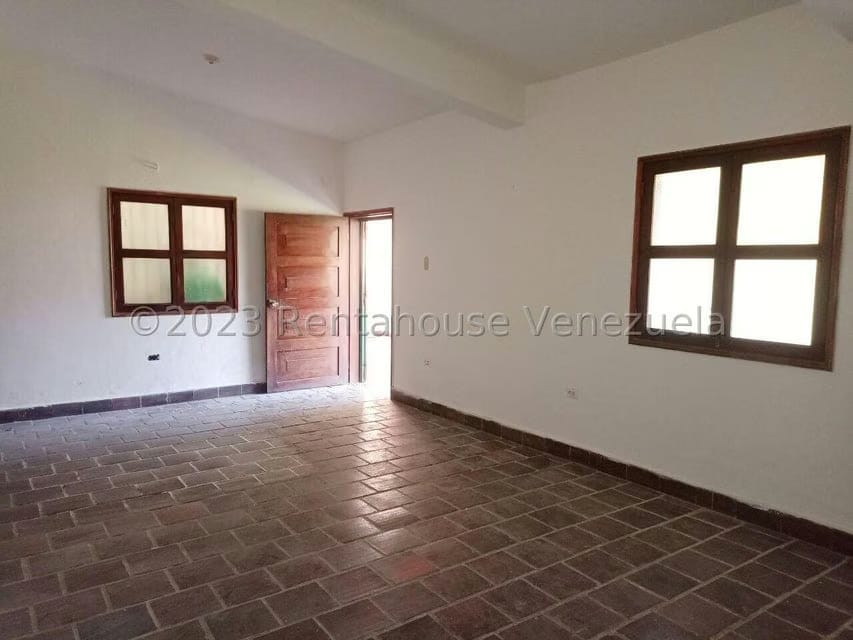 Terreno (Comercial) en Venta en Parque Caiza, Distrito Metropolitano - 9