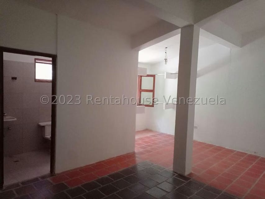 Terreno (Comercial) en Venta en Parque Caiza, Distrito Metropolitano - 10