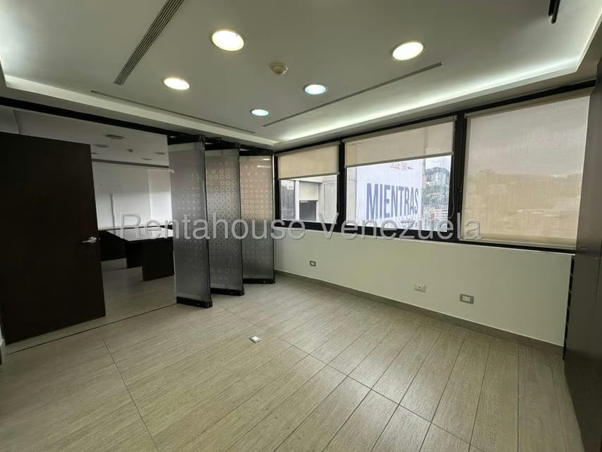 Comercial (Oficina) en Alquiler en Chuao, Distrito Metropolitano - 12