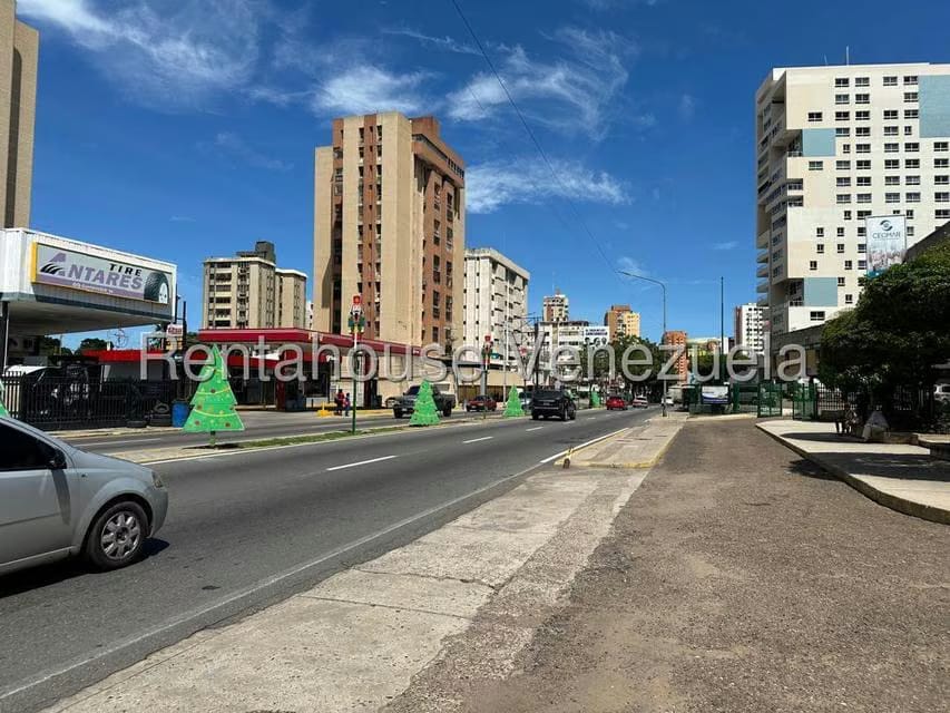 Comercial (Local Comercial) en Venta en Avenida Bella Vista, Zulia - 12