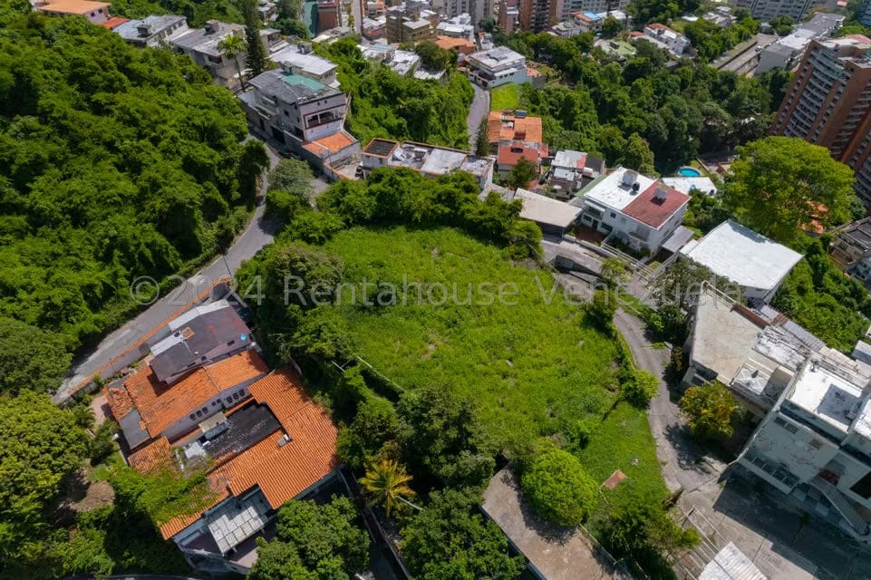 Terreno (Comercial) en Venta en Colinas de Los Chaguaramos, Distrito Metropolitano - 3