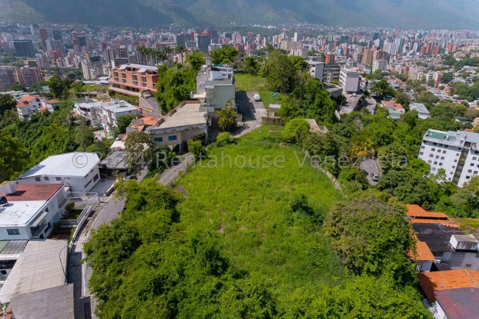 Terreno (Comercial) en Venta en Colinas de Los Chaguaramos, Distrito Metropolitano - 5